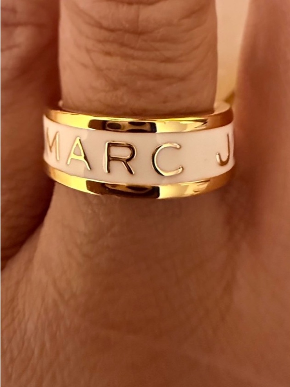 Marc Jacobs The Enamel Ring in Gold/Cream 6.5